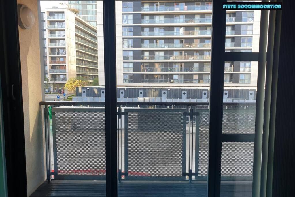 80S Retro 1Bed Studio Serviced Apartment Canary Wharf Perfect For Solo & Couple Travellers London Eksteriør billede