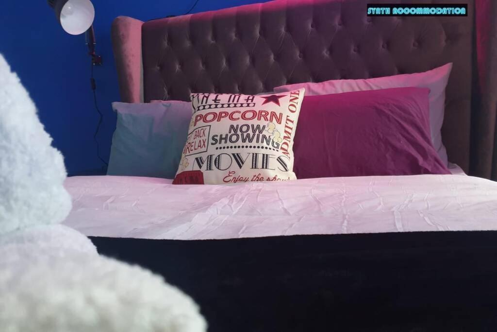 80S Retro 1Bed Studio Serviced Apartment Canary Wharf Perfect For Solo & Couple Travellers London Eksteriør billede